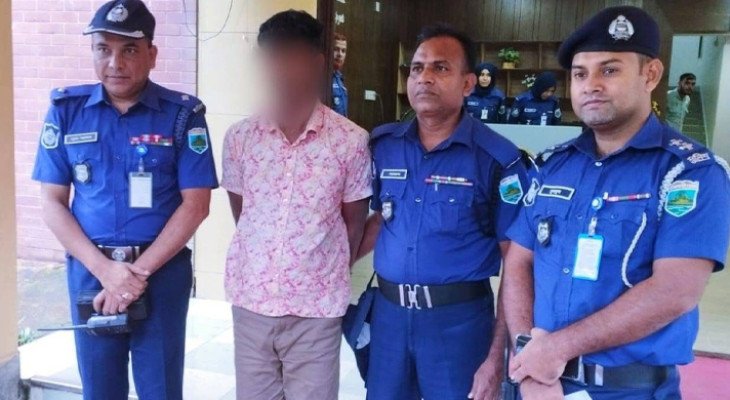 নওগাঁয় আন্তঃজেলা ডাকাত দলের সদস্য গ্রেফতার, মোটরসাইকেল উদ্ধার